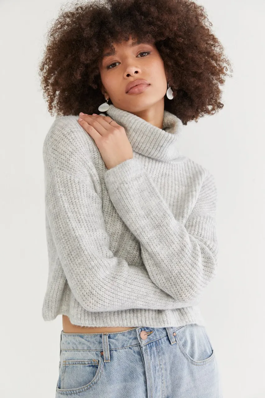 Elizabeth Basic Turtleneck Pullover