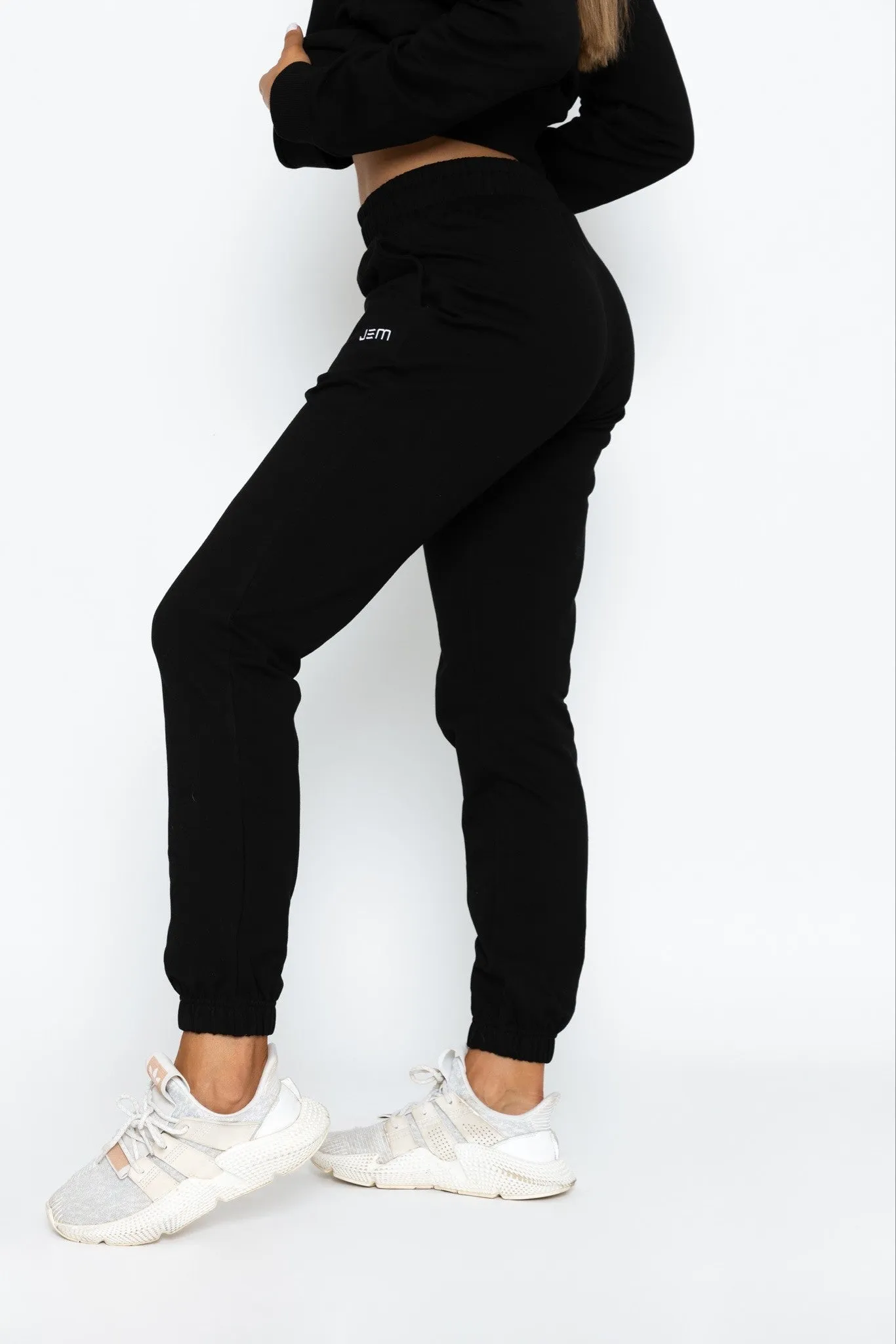 Essential Trackpants - Black