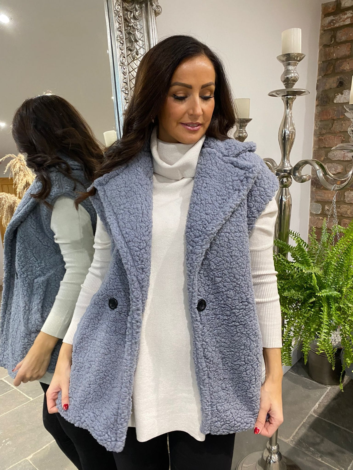 Short Sleeveless Teddy Gilet Danni